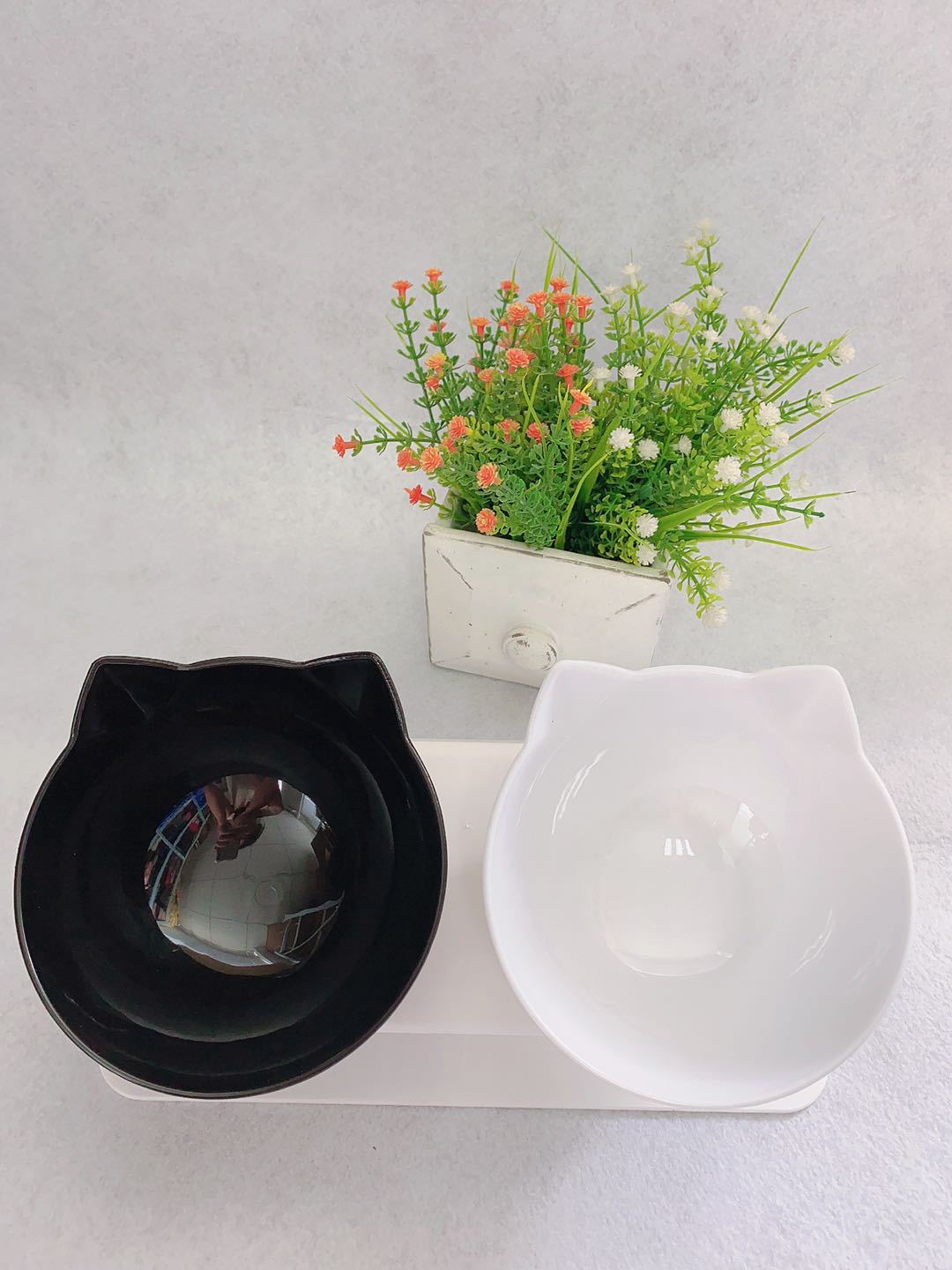 Ciotola Doppia Inclinata per Gatti 15° – Antirigurgito, Base Antiscivolo, Design Ergonomico Proteggi Collo